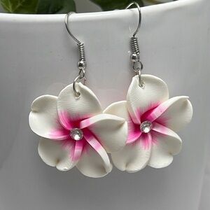 Beautiful Plumeria Earrings NEW